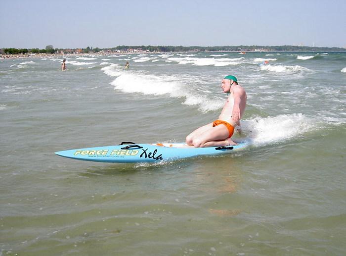 Axel op zijn board tijdens de LifeSaving Cup in Scharbeutz
