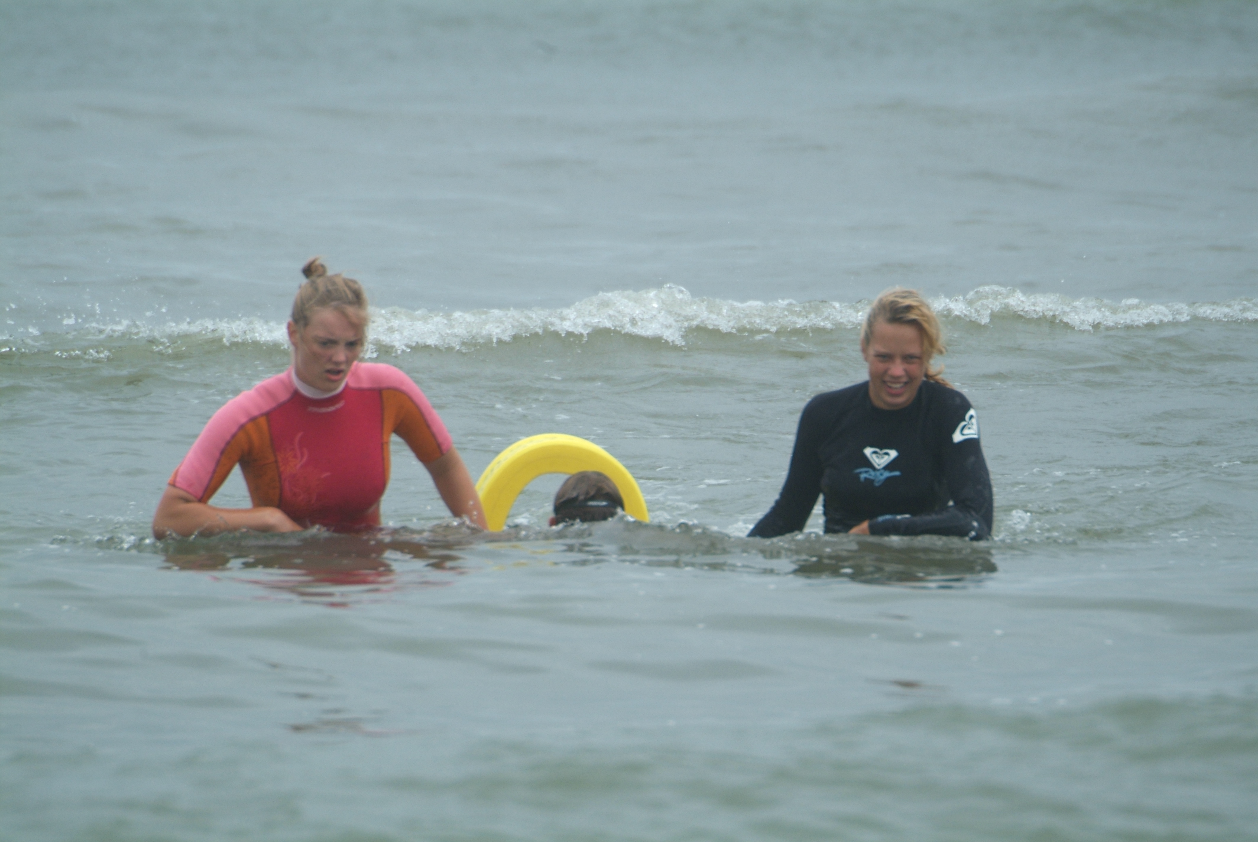 Jenny (links) tijdens de trainingsstage