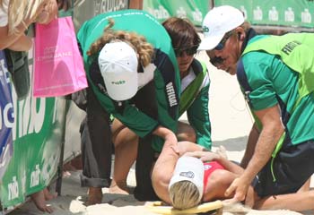 Is er een dokter op het strand?