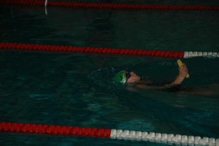Femke op weg naar de finish.