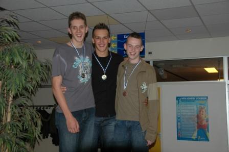 Ook de jongens B moesten eraan geloven: alle medaillewinnaars &lsquo;op 1&prime;.