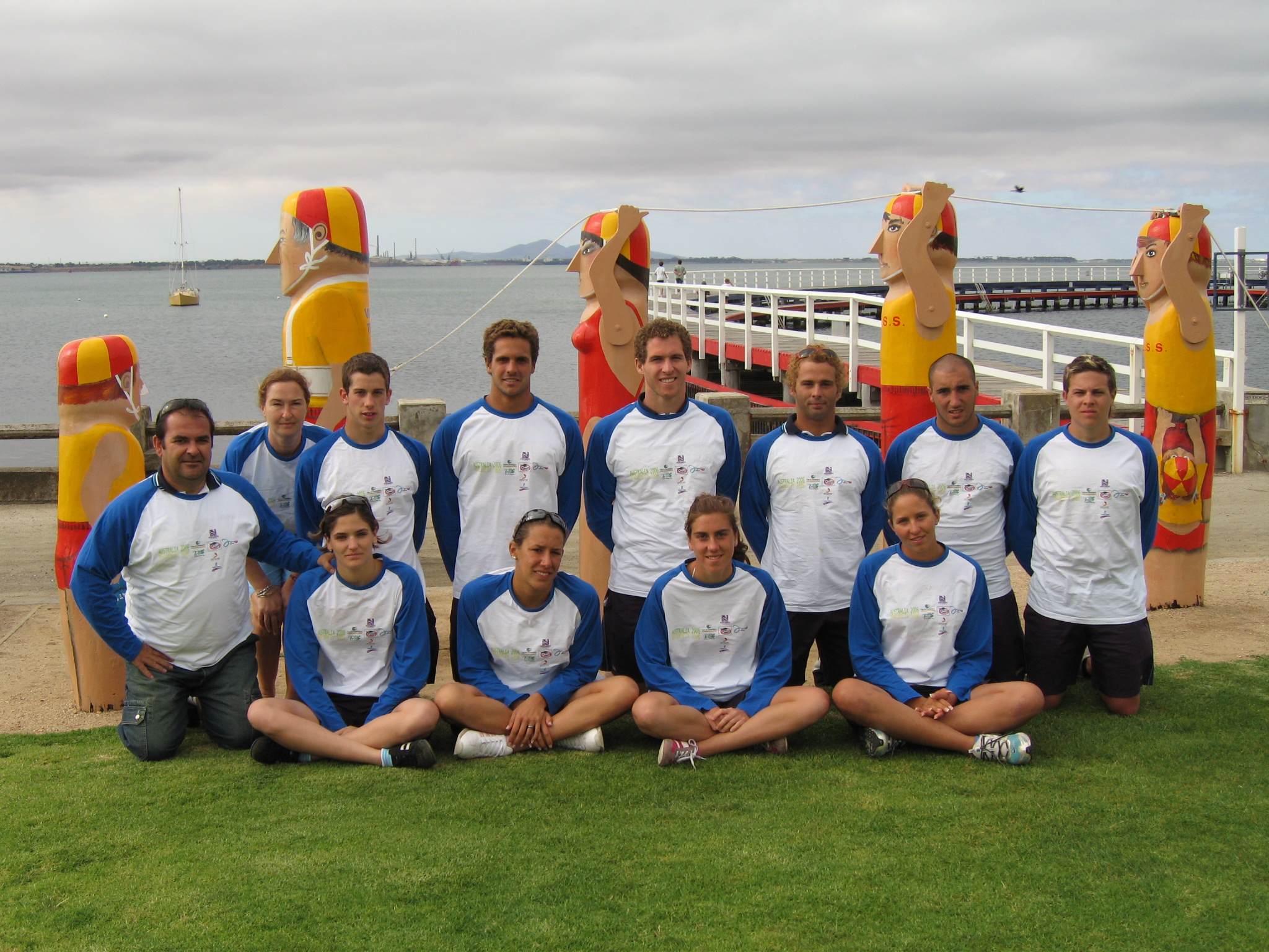 Carlos Alonso, achterste rij, 4e van links Carlos Alonso, achterste rij, 4e van links