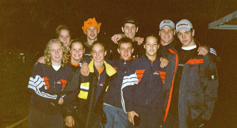 Robert (tweede van rechts) en zijn EjK Bulgarije 2002 team