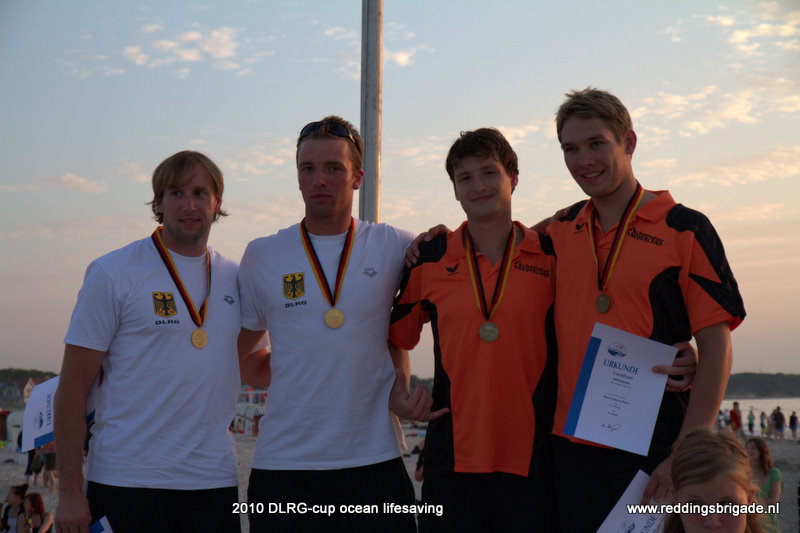 Peter (2e van rechts) op het podium van de Board Rescue @ DLRG Cup 2010.